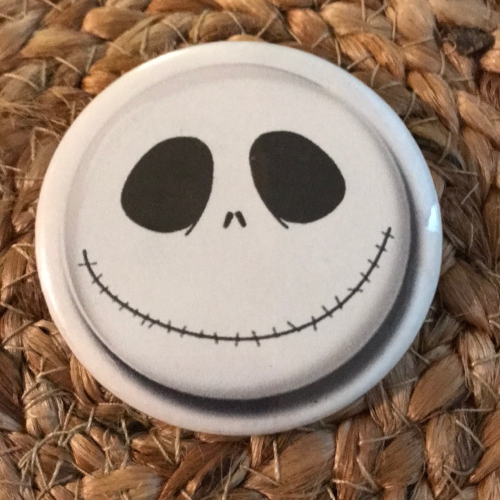 Perfect flare to elevate your style - pin-back buttons